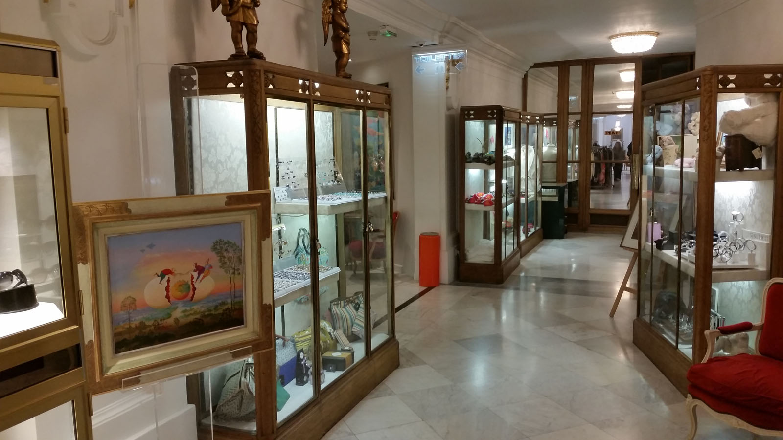 Hôtel Le Negresco à Nice. Commerce de bijoux de luxe