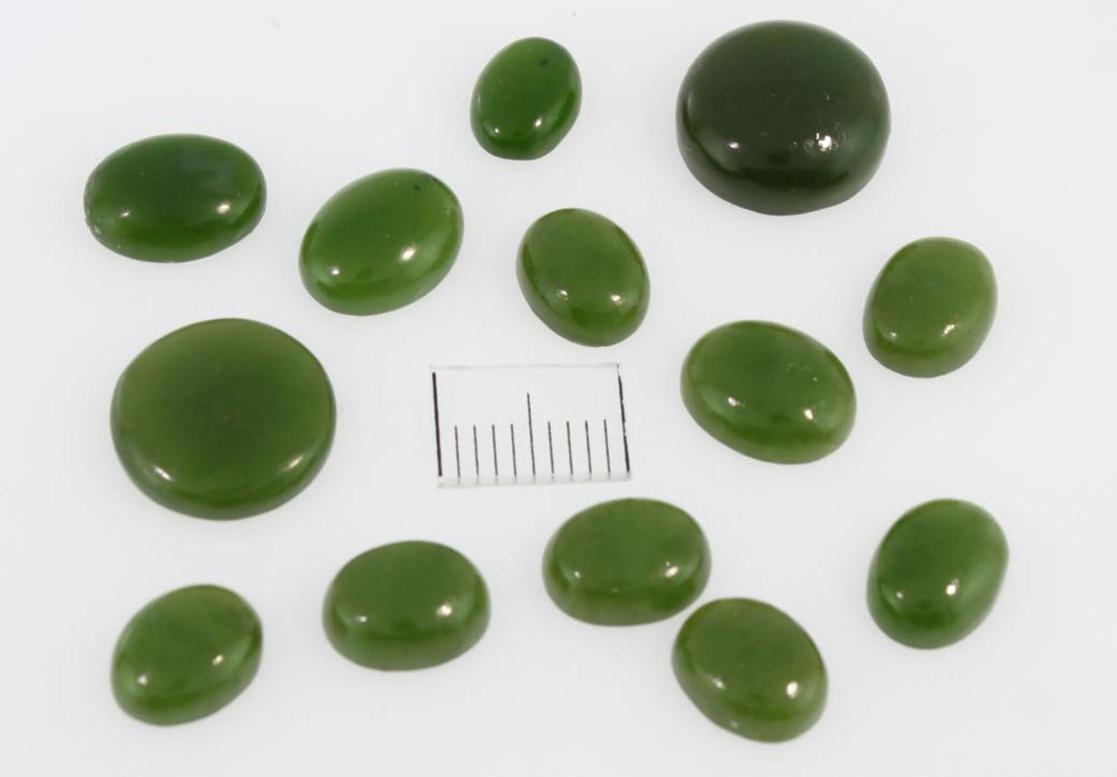 Cabochons calibrés en jade
