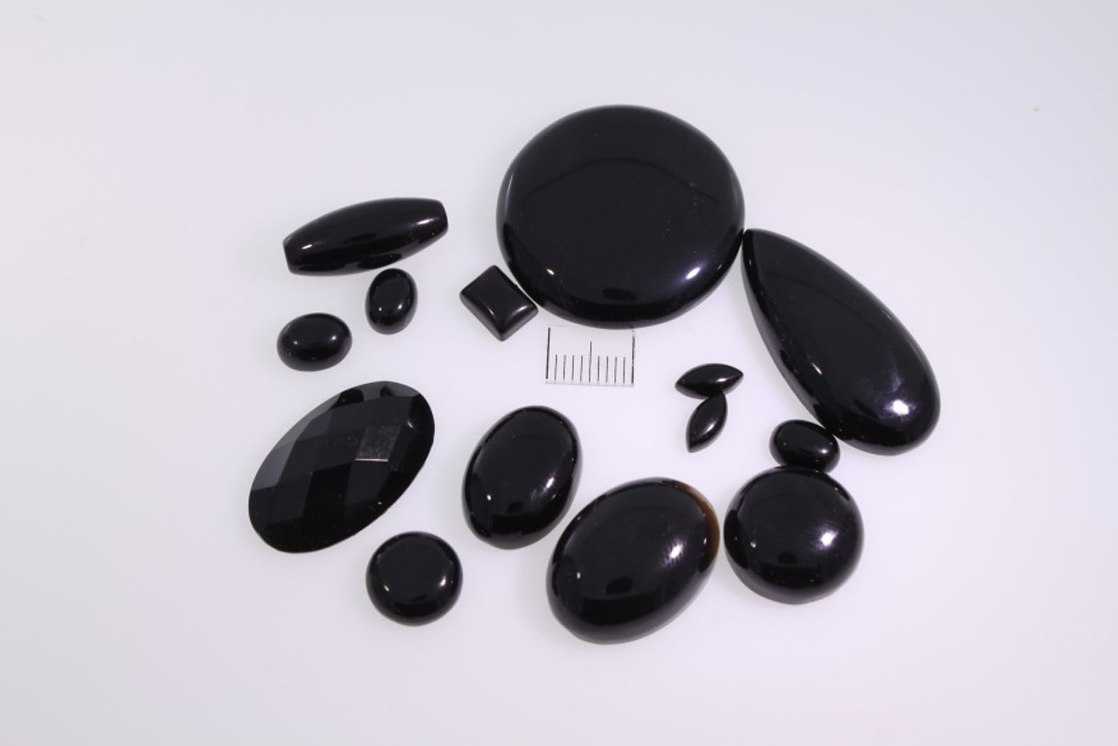 Cabochons calibrés en onyx noir