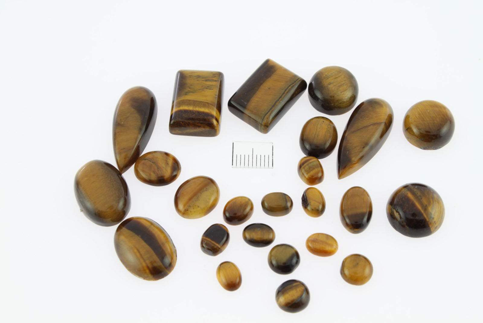 Calibrated cabochons of the tiger's eye