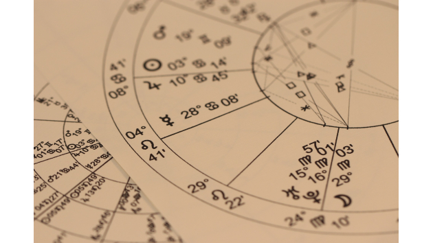 Pierres naturelles et signes astrologiques.  Quelle pierre vous convient ?